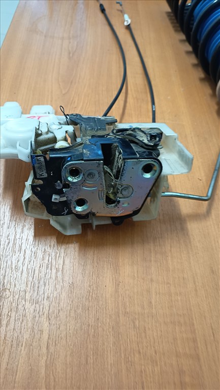 Mazda Bt-50 Ford Ranger 2 jobb hátsó ajtózár  1. kép