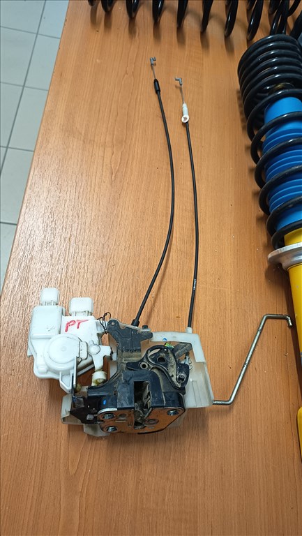 Mazda Bt-50 Ford Ranger 2 jobb hátsó ajtózár  2. kép