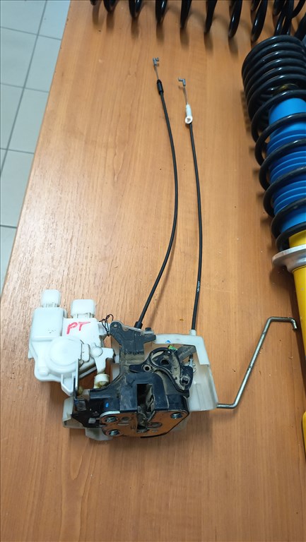 Mazda Bt-50 Ford Ranger 2 jobb hátsó ajtózár  3. kép