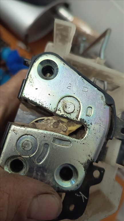 Mazda Bt-50 Ford Ranger 2 jobb hátsó ajtózár  7. kép