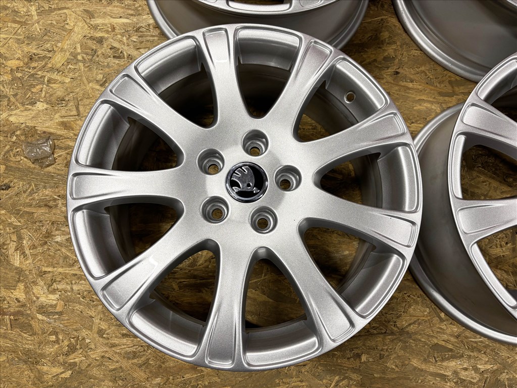 Skoda Octavia 17" 5x112 gyári alufelni eladó 17 coll 1. kép