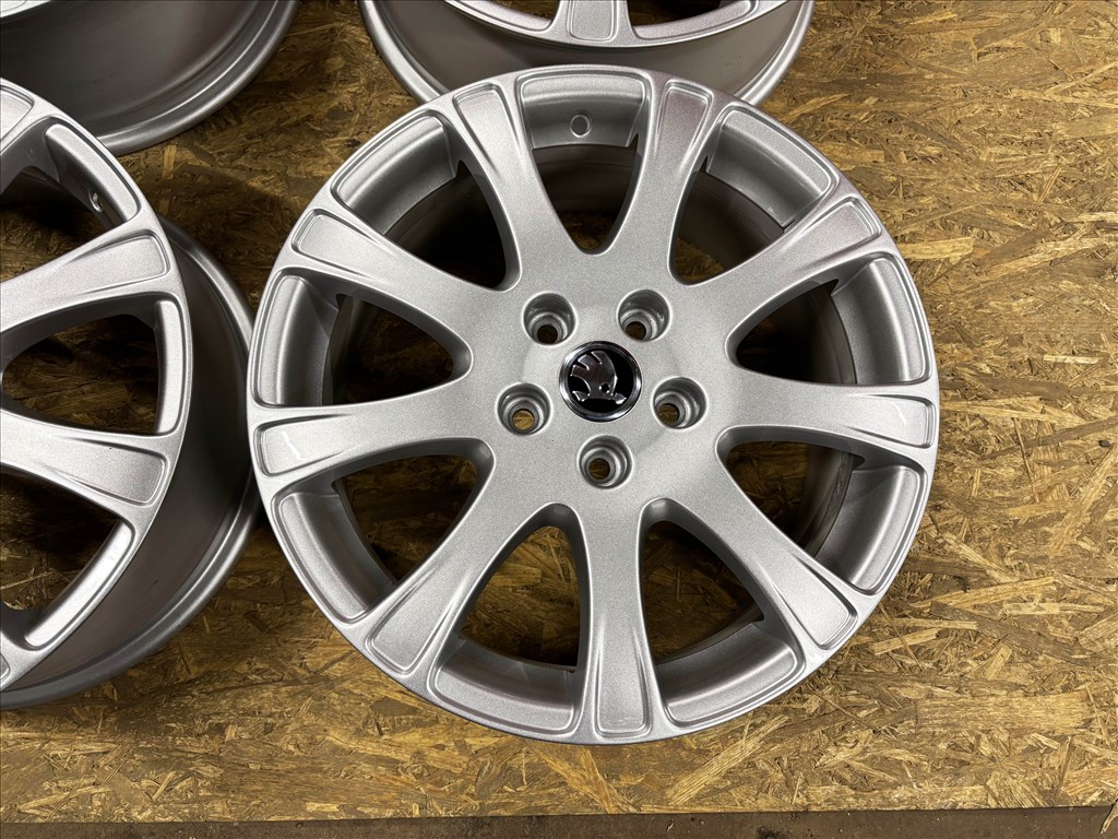 Skoda Octavia 17" 5x112 gyári alufelni eladó 17 coll 2. kép