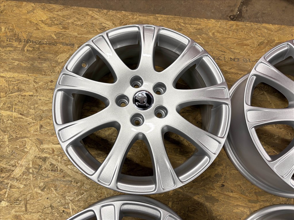 Skoda Octavia 17" 5x112 gyári alufelni eladó 17 coll 3. kép