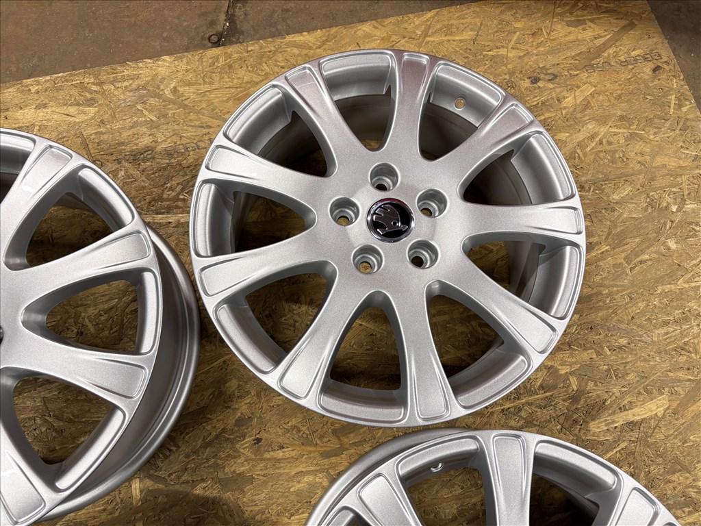 Skoda Octavia 17" 5x112 gyári alufelni eladó 17 coll 4. kép