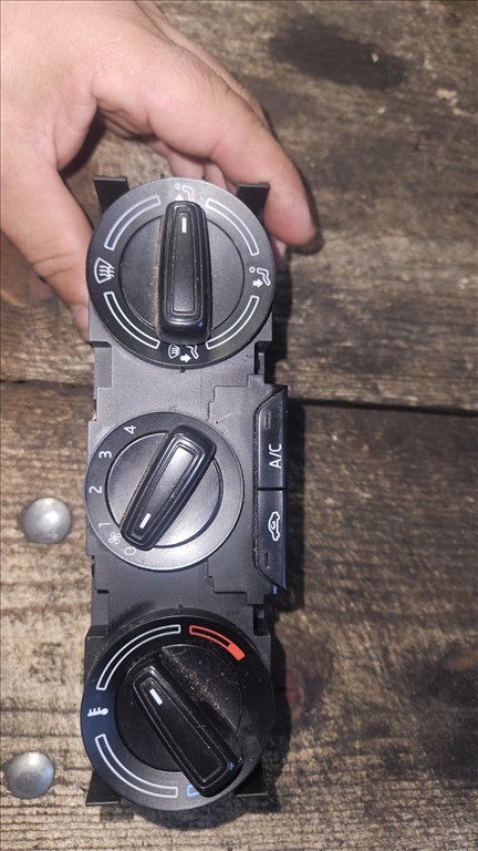 Skoda Fabia III 1.0 MPI Klima fütéspanel  6v0820045a 1. kép