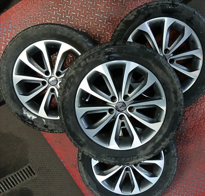  Nissan Dacia gyári 5x114.3 6,5x18 Et40 66.1 használt gyári alufelnik 1. kép