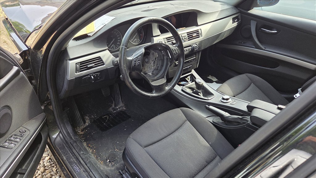 BMW 320 E90, E91, E92, E93 bmw e90 e91 318d 320d alkatrészei  3. kép
