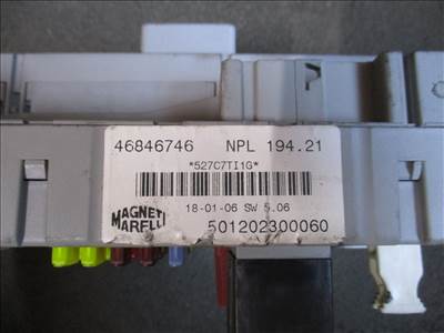Fiat Croma II body control modul belső biztosítéktábla 46846746