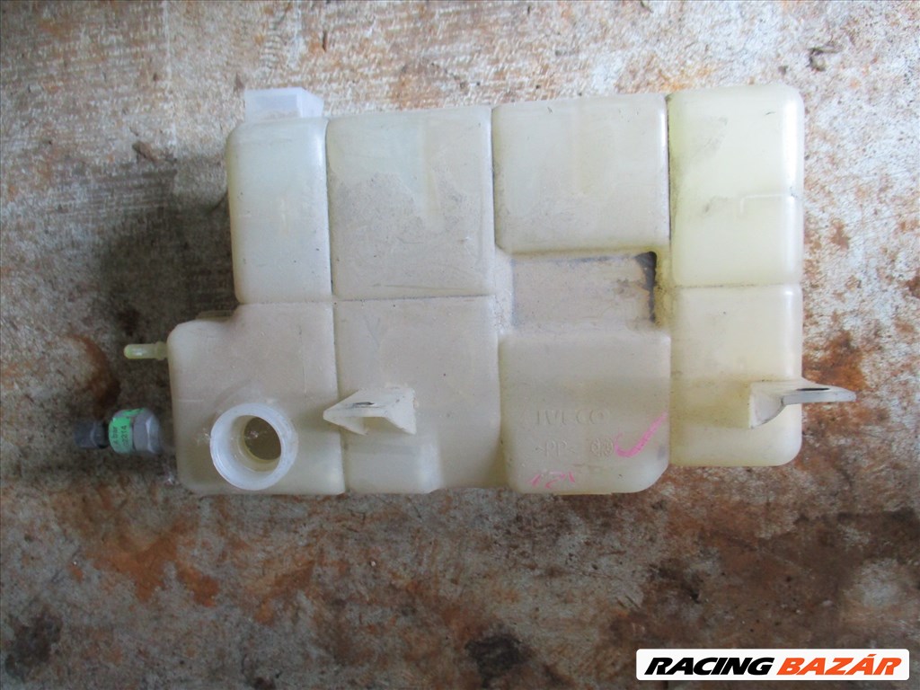 Iveco Daily (5th gen) kiegyenlítő tartály  1. kép