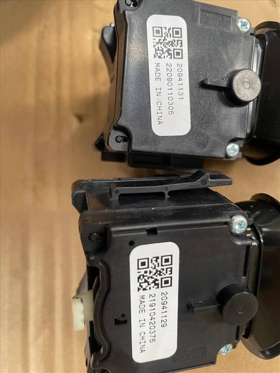 Opel Astra J Kormánykapcsoló jobb oldali Ablaktörlő kapcsoló 20941131 2. kép