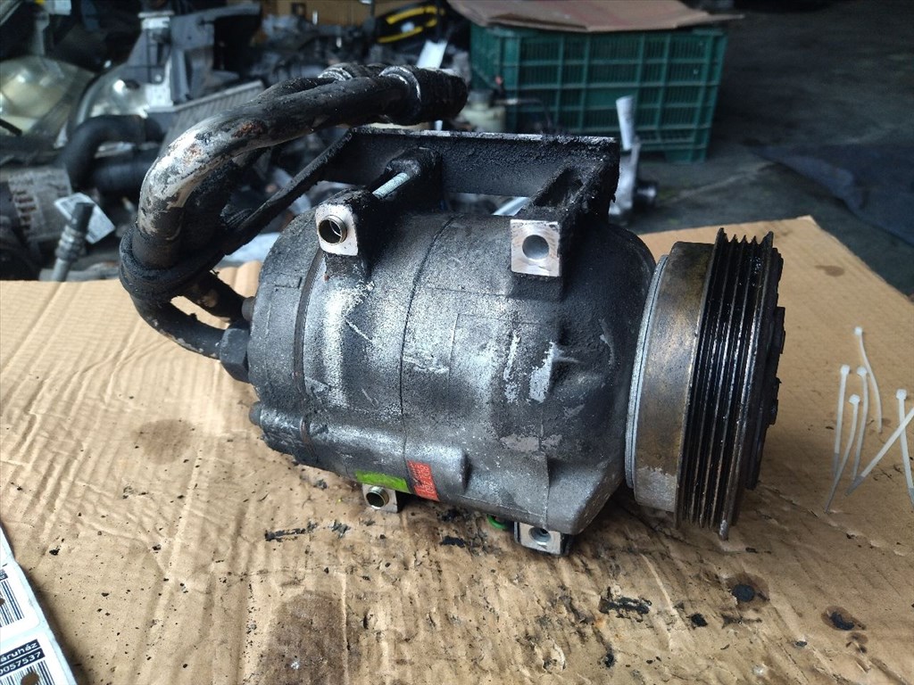 Audi A4 B5 / Volkswagen Passat B5 1.8 klímakompresszor 8d0260805d 1. kép