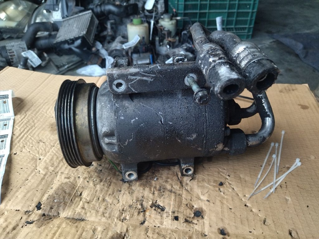 Audi A4 B5 / Volkswagen Passat B5 1.8 klímakompresszor 8d0260805d 2. kép