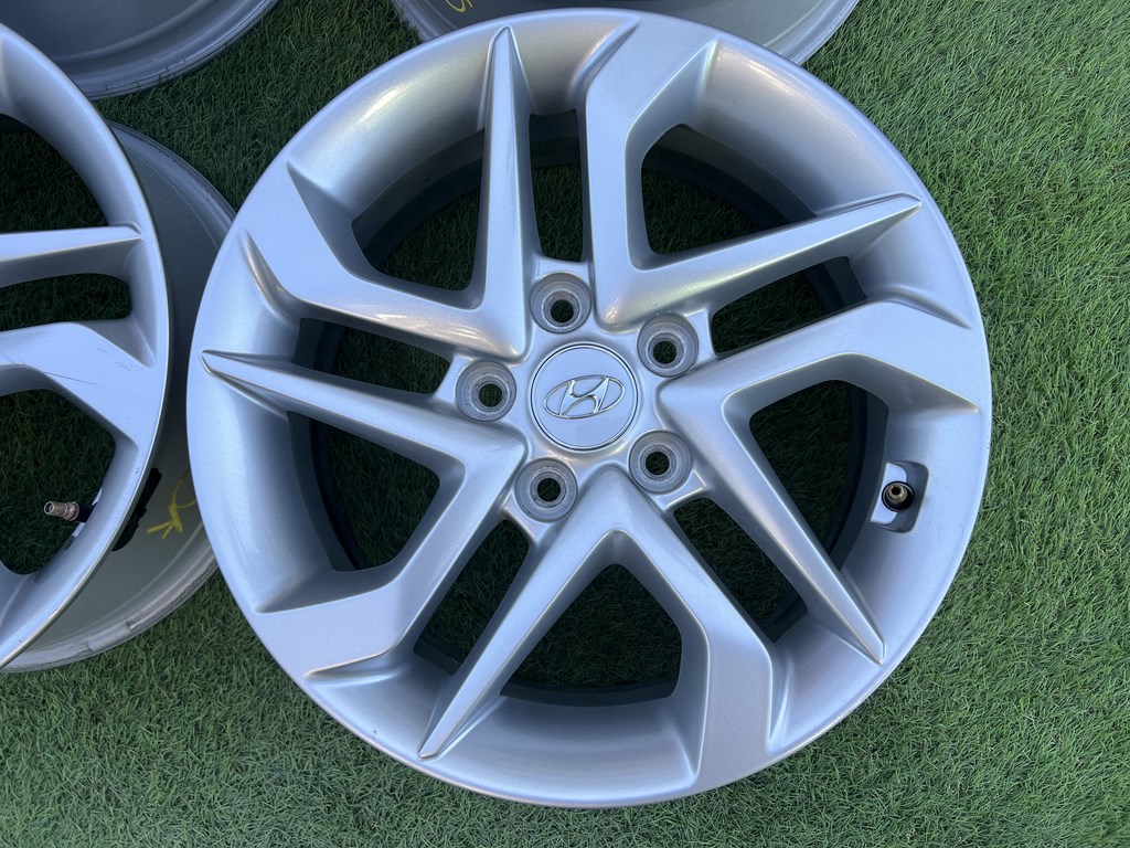 5x114.3 16" Hyundai gyári alufelni + TPMS szenzor 6,5Jx16h2 ET45 3. kép