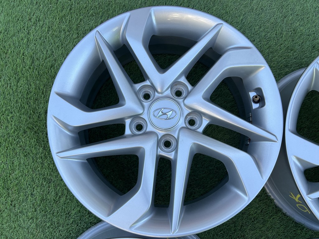 5x114.3 16" Hyundai gyári alufelni + TPMS szenzor 6,5Jx16h2 ET45 5. kép