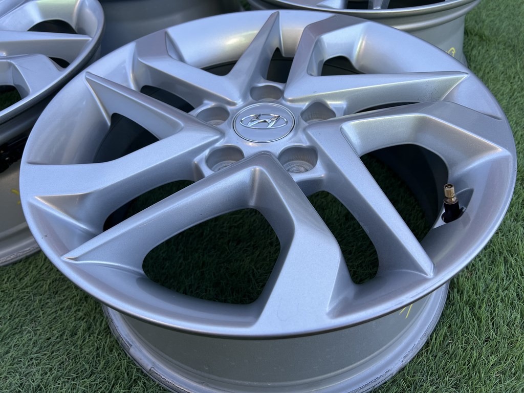 5x114.3 16" Hyundai gyári alufelni + TPMS szenzor 6,5Jx16h2 ET45 6. kép