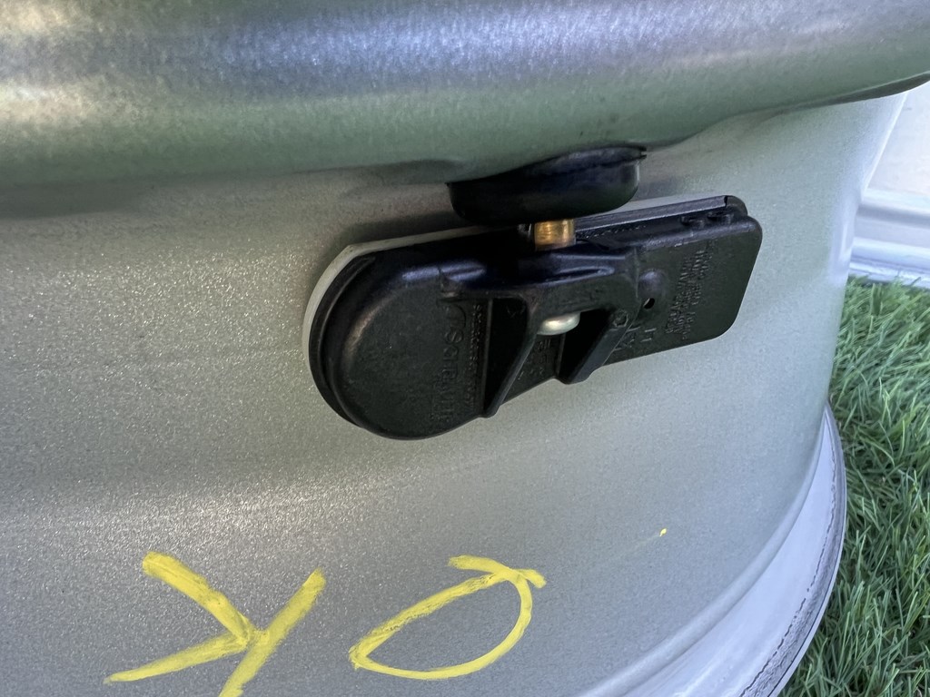 5x114.3 16" Hyundai gyári alufelni + TPMS szenzor 6,5Jx16h2 ET45 7. kép