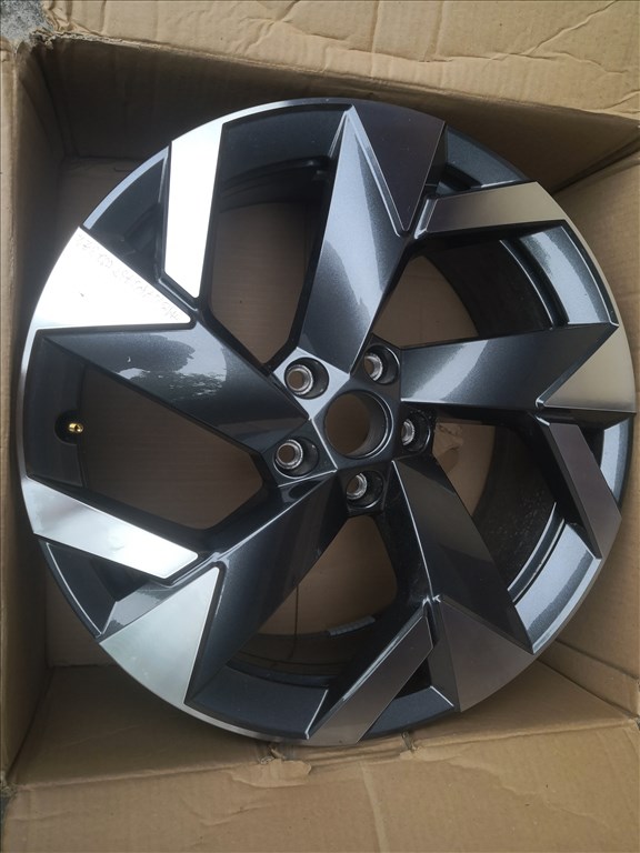 Skoda 19-es sérült alufelni 1db 7. kép