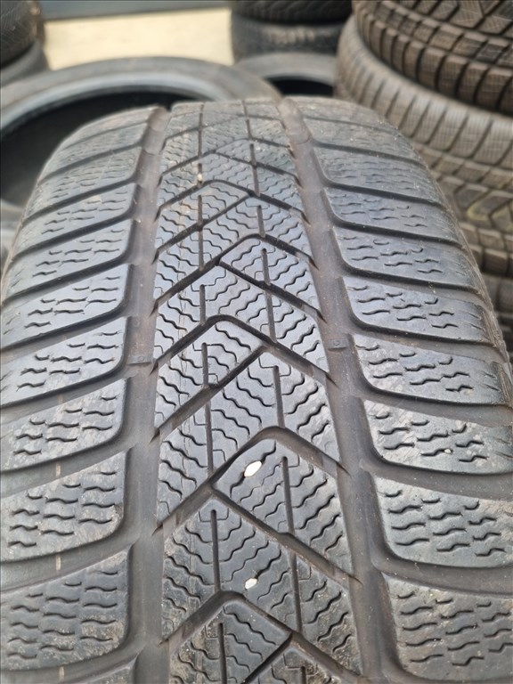  225/4018" használt Pirelli Sottozero 3 téli gumi 2db  4. kép