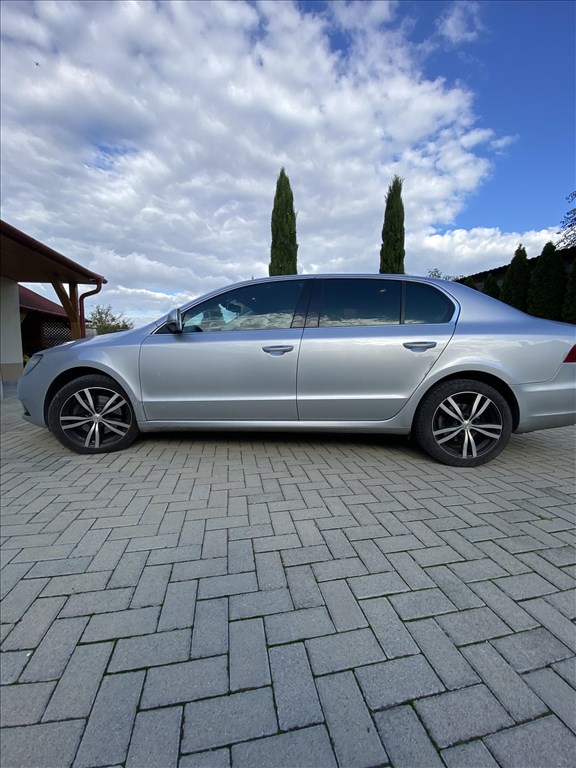 Eladó Skoda Superb 2.0 TDI-PD (1968 cm³, 140 PS) 1. kép