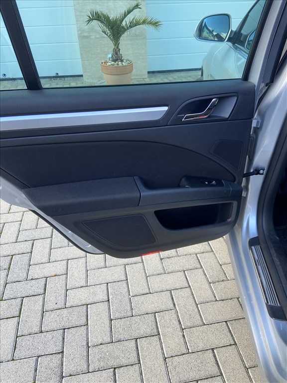 Eladó Skoda Superb 2.0 TDI-PD (1968 cm³, 140 PS) 7. kép