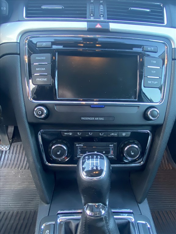 Eladó Skoda Superb 2.0 TDI-PD (1968 cm³, 140 PS) 10. kép