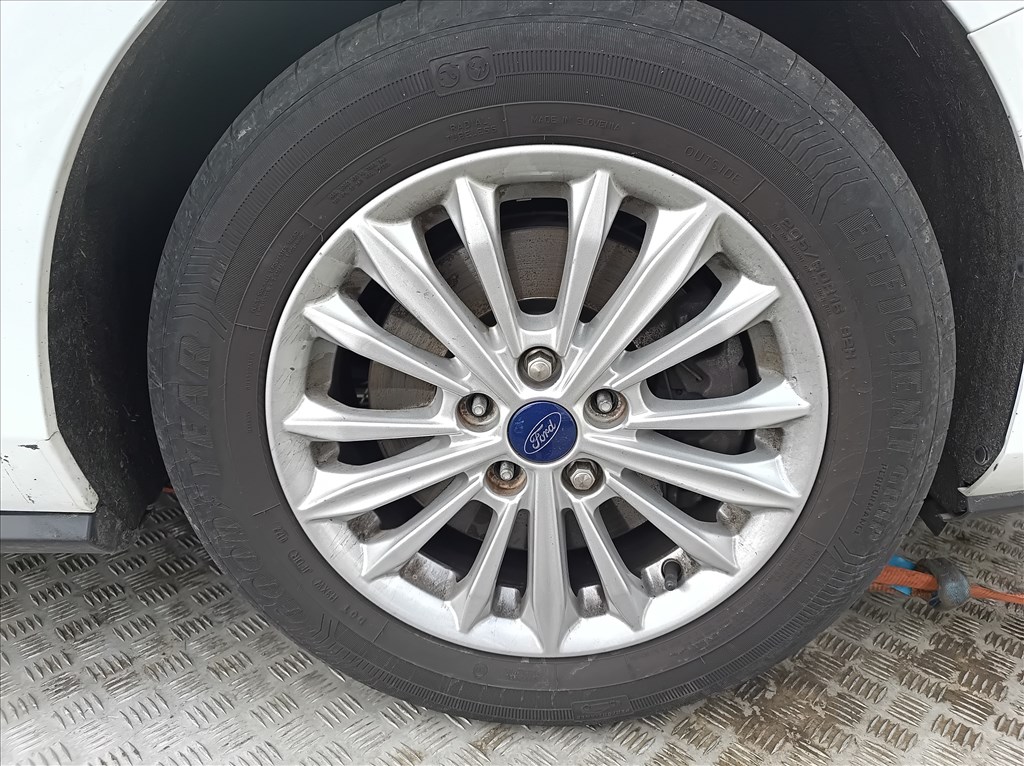  5x108 lyukosztású 16" használt (gyári felni) alufelni, rajta 205/60 használt nyári gumi gumi  1. kép