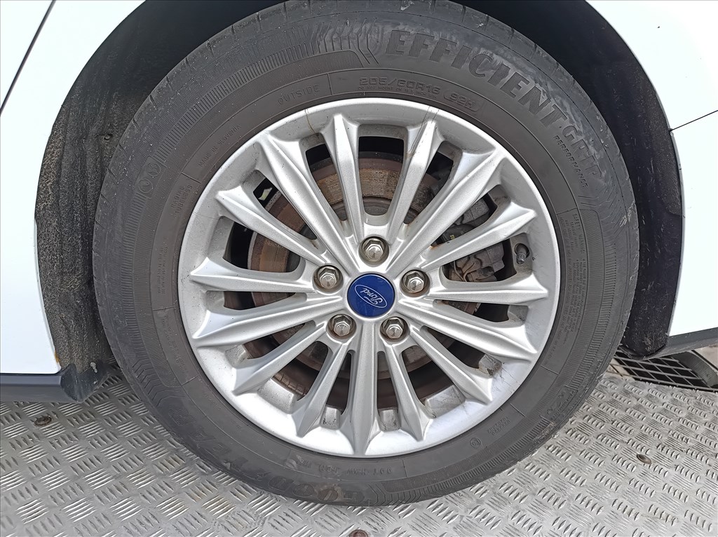  5x108 lyukosztású 16" használt (gyári felni) alufelni, rajta 205/60 használt nyári gumi gumi  3. kép