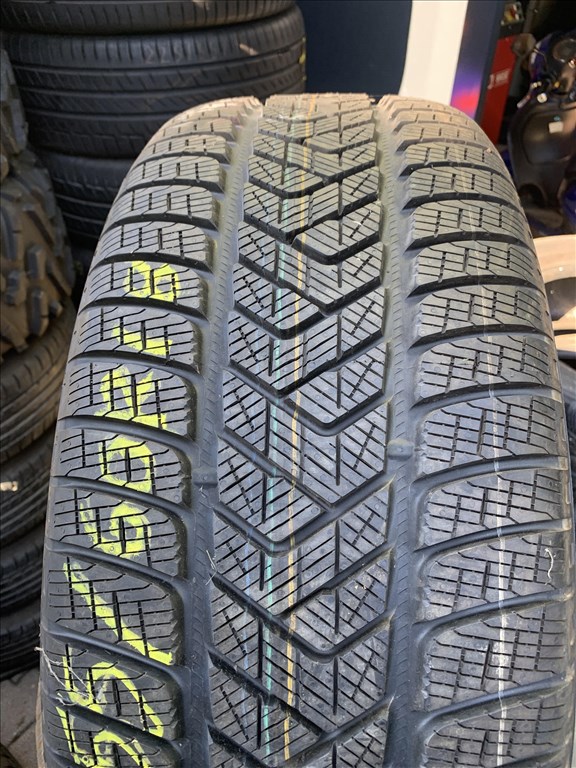  255/6018" újszerű Pirelli téli gumi  3. kép