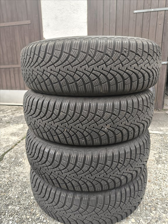  195/6515" újszerű Goodyear téli gumi gumi 1. kép