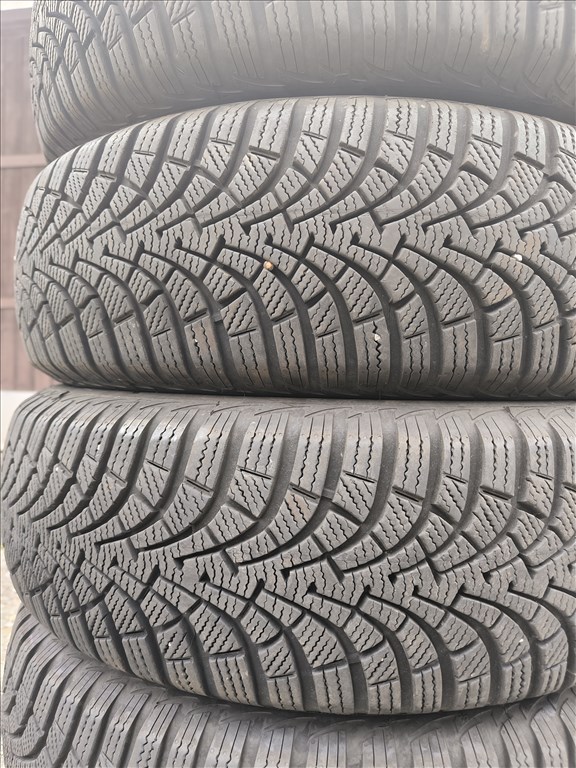  195/6515" újszerű Goodyear téli gumi gumi 3. kép