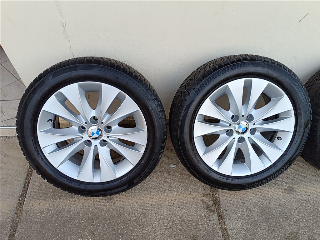  5x120 lyukosztású 17" újszerű (gyári felni) alufelni, rajta 225/50 újszerű Bridgestone téli gumi  1. kép
