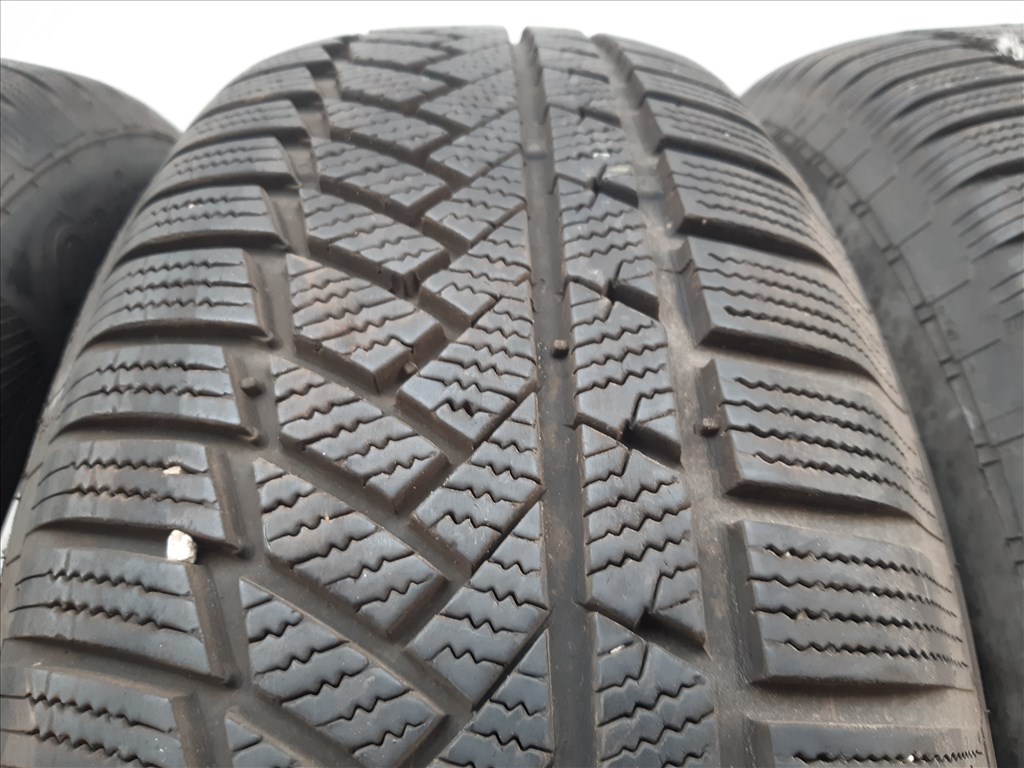  235/65 R17 Continental téli gumi 7mm DOT2817 2. kép