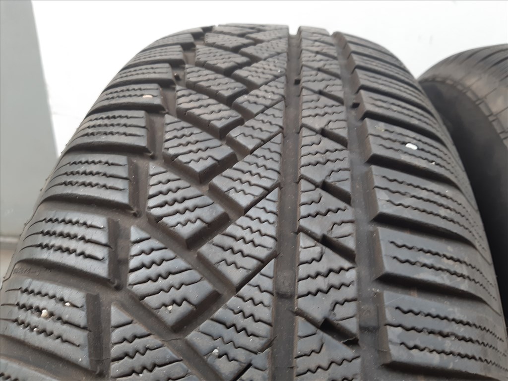  235/65 R17 Continental téli gumi 7mm DOT2817 3. kép