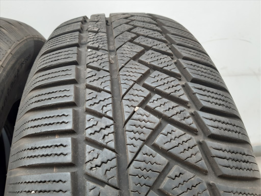  235/65 R17 Continental téli gumi 7mm DOT2817 5. kép