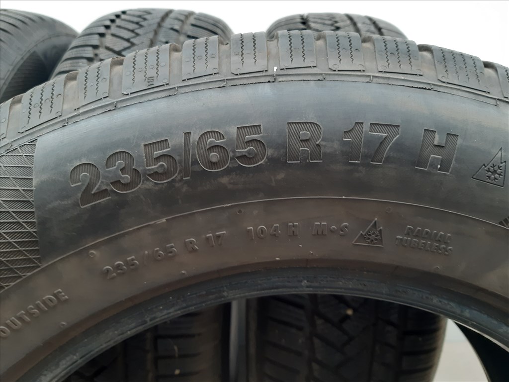  235/65 R17 Continental téli gumi 7mm DOT2817 6. kép