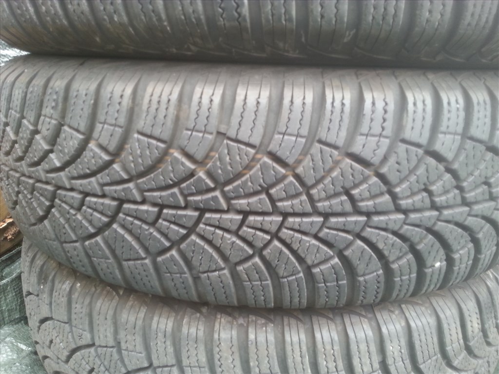  175/65R15 Goodyear Ultragrip9 téli gumi  3. kép