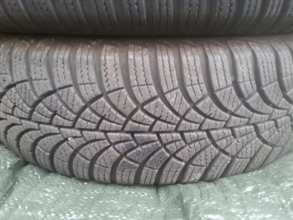  175/65R15 Goodyear Ultragrip9 téli gumi  4. kép