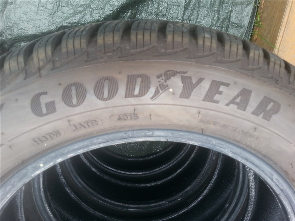 175/65R15 Goodyear Ultragrip9 téli gumi  5. kép