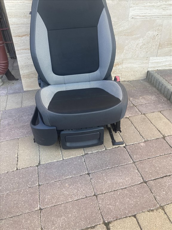 Skoda Fabia III. Jobb első ülés (2014-20) 2. kép