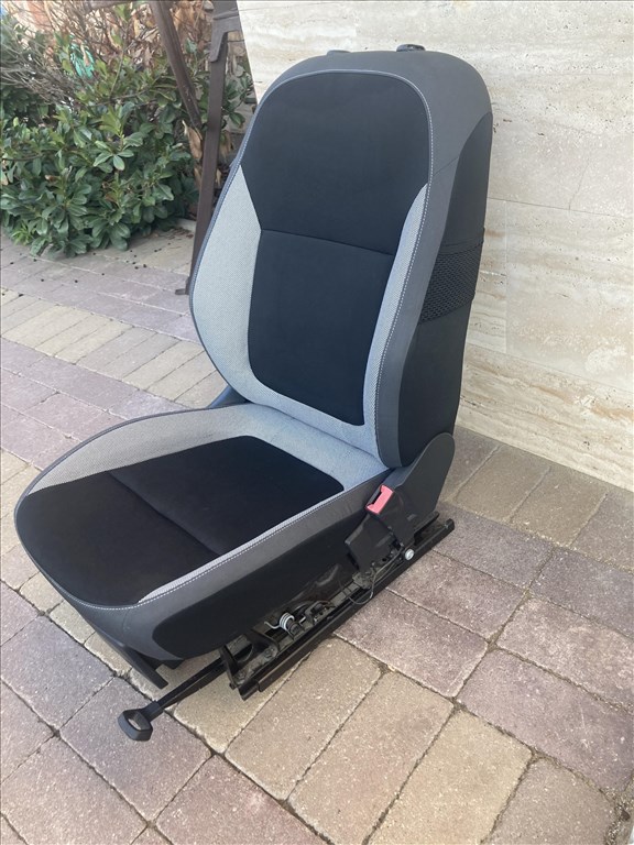 Skoda Fabia III. Jobb első ülés (2014-20) 3. kép