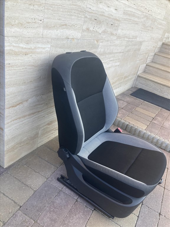 Skoda Fabia III. Jobb első ülés (2014-20) 4. kép