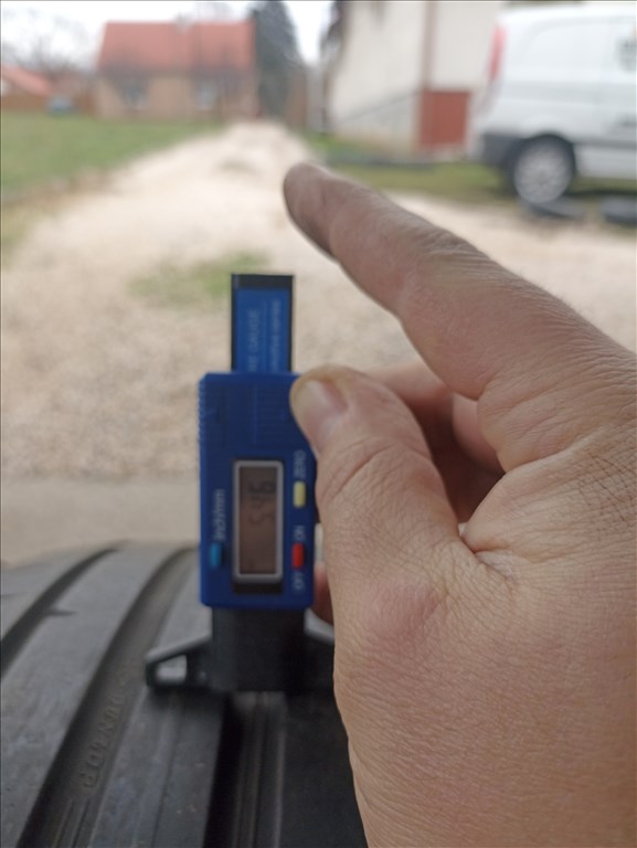  235/5019" használt Dunlop nyári gumi gumi 1. kép