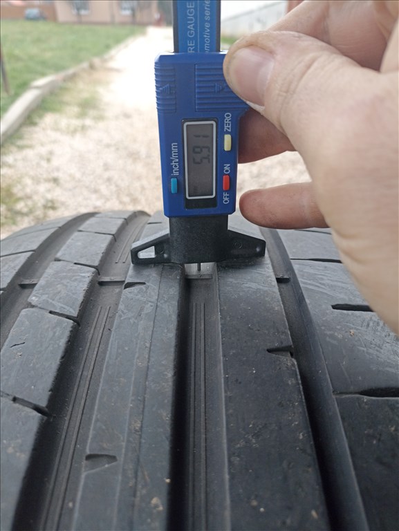  235/5019" használt Dunlop nyári gumi gumi 4. kép