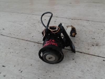 MITSUBISHI CARISMA 99.08- Csomagtérajtó dugózár