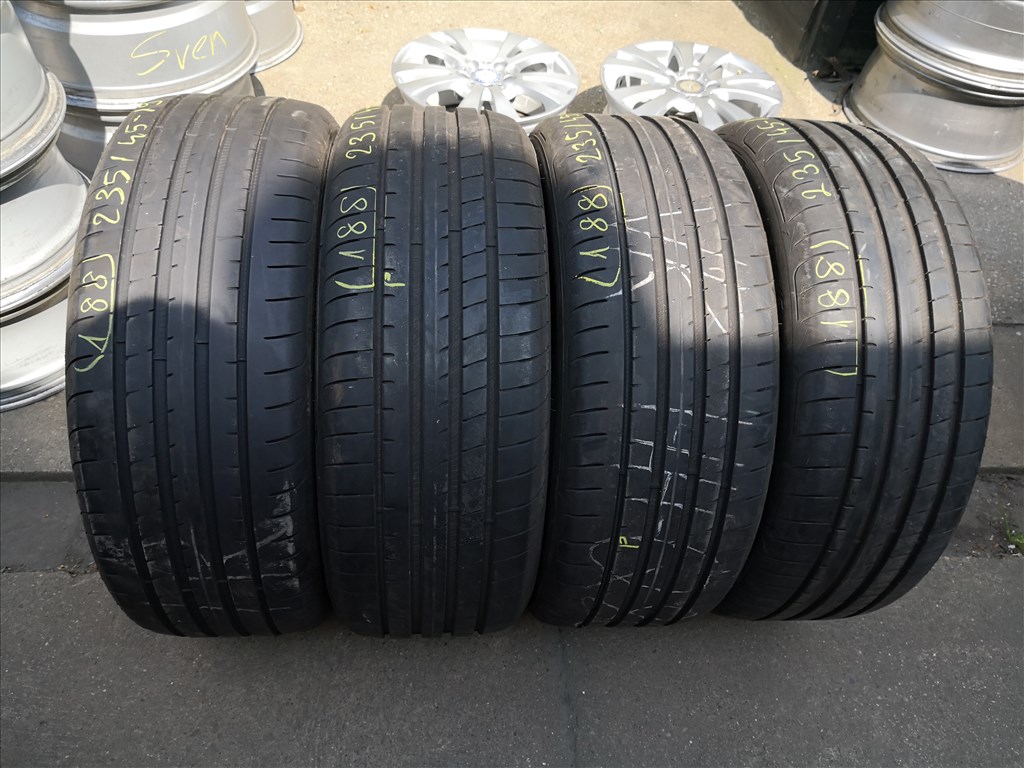 235/45 R19 Goodyear nyári gumi 135000ft a 4db/188/ 5. kép