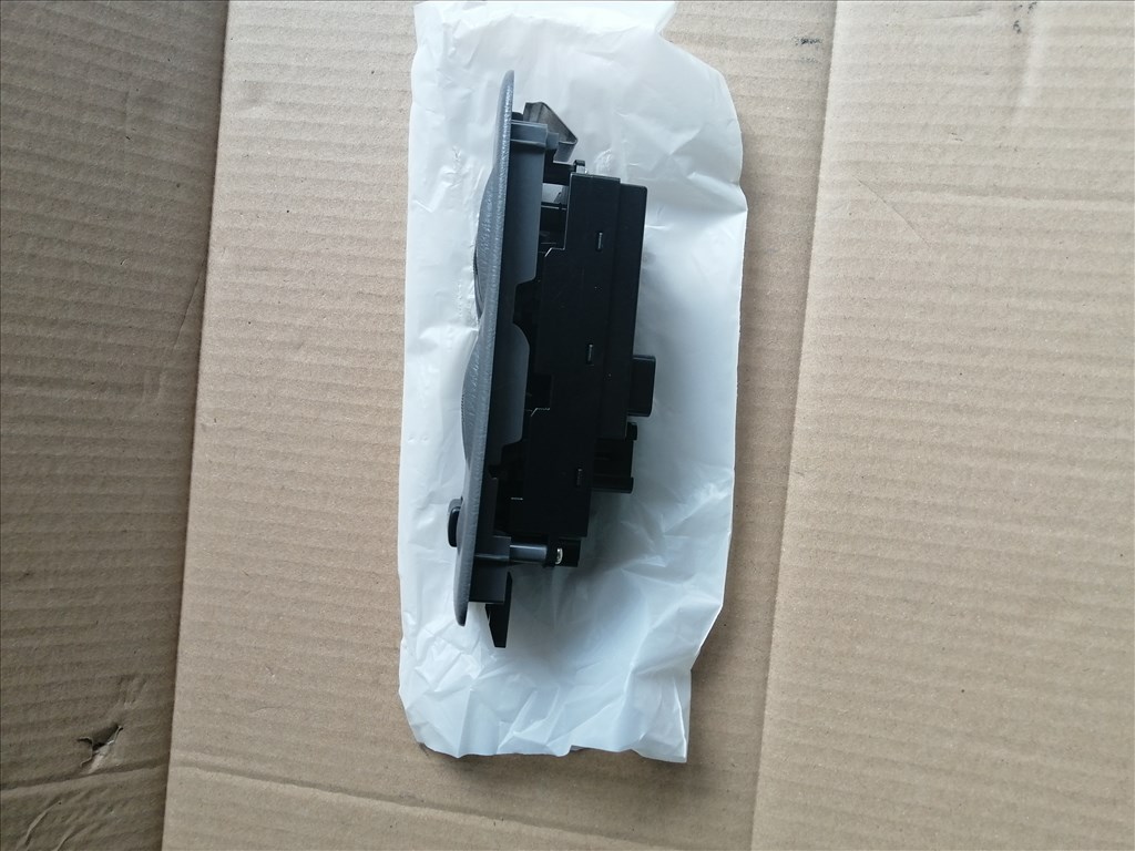 Mazda B 2500 Bal első ablakemelő Kapcsoló  2. kép