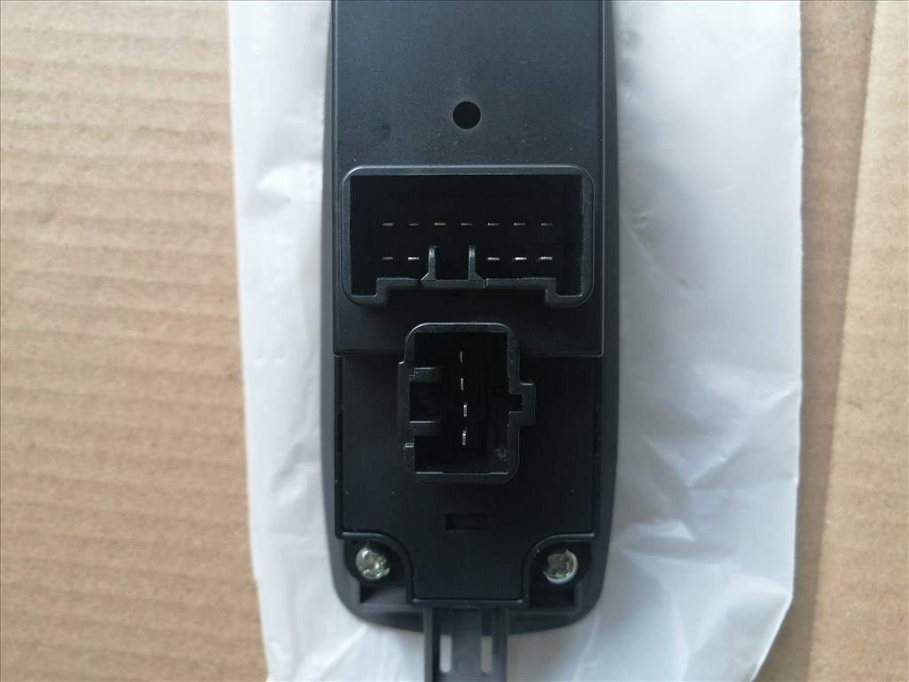 Mazda B 2500 Bal első ablakemelő Kapcsoló  4. kép