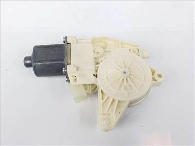Mercedes B-osztály W246 Jobb első ablaktörlő motor a2469065200