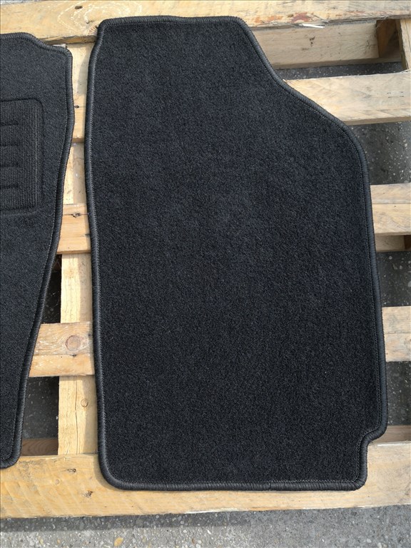 Toyota Prius első szönyeg 3. kép