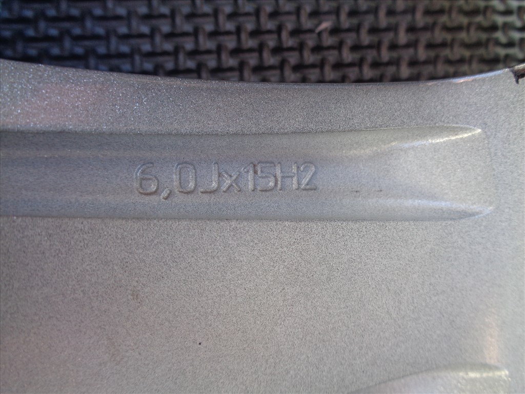 RC-D alufelni 15-ös, 4×100-as osztóval, szép állapotban eladó.  7. kép